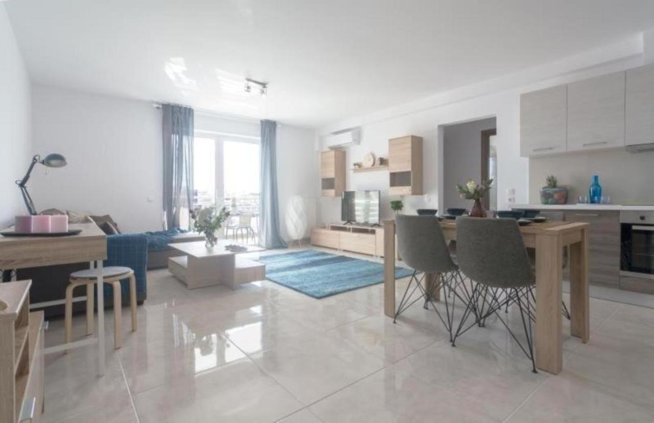 New Spacious Apartment Located In Piraeus Exterior photo