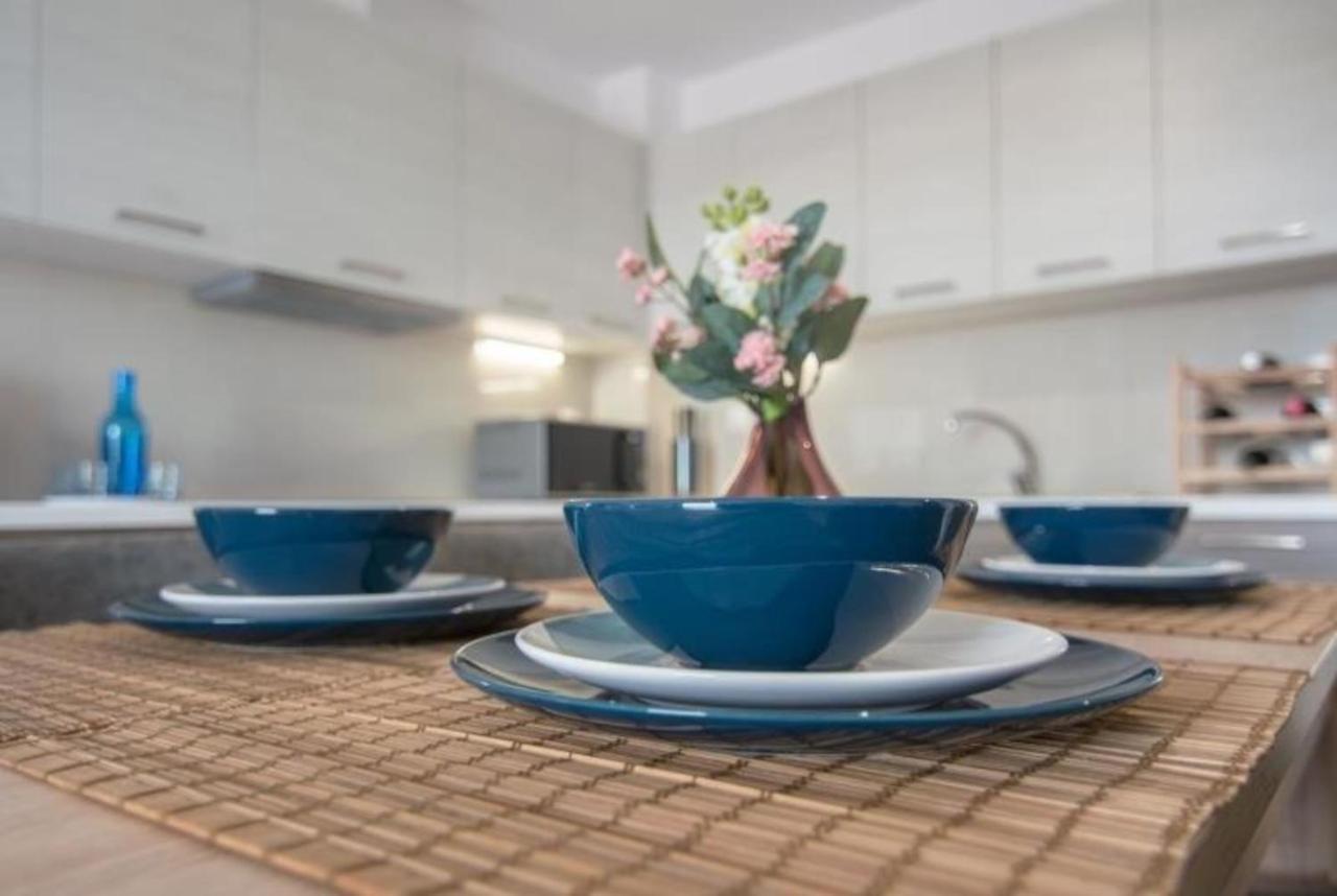 New Spacious Apartment Located In Piraeus Exterior photo