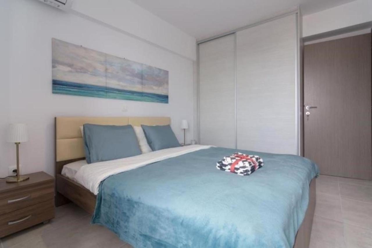 New Spacious Apartment Located In Piraeus Exterior photo