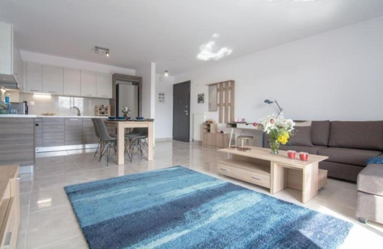 New Spacious Apartment Located In Piraeus Exterior photo