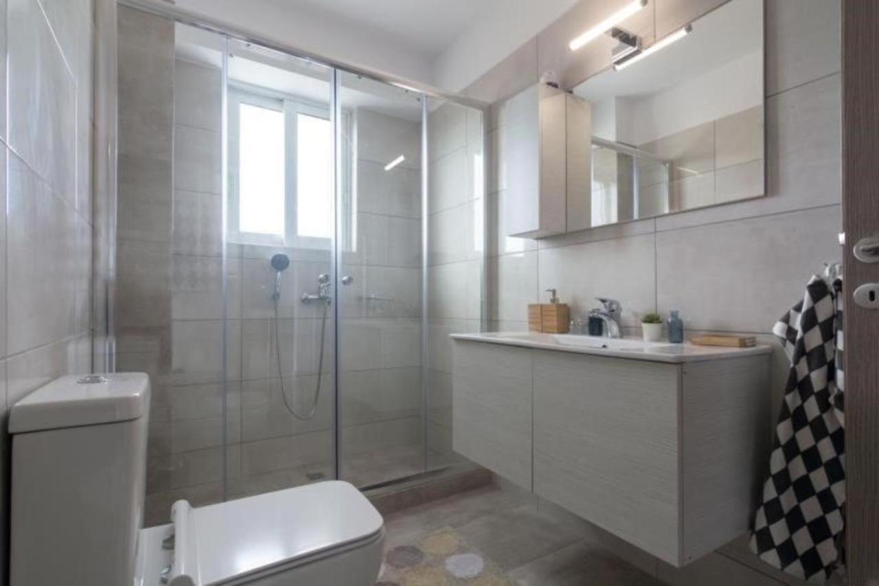 New Spacious Apartment Located In Piraeus Exterior photo
